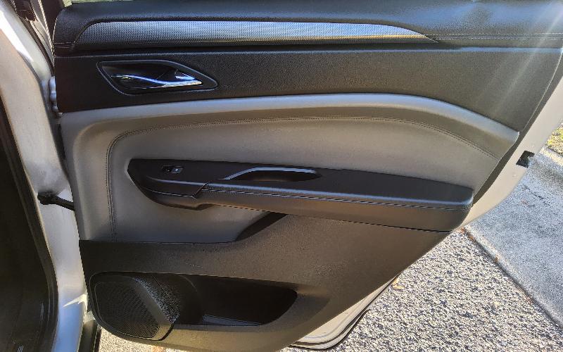 Cadillac SRX Base 2010