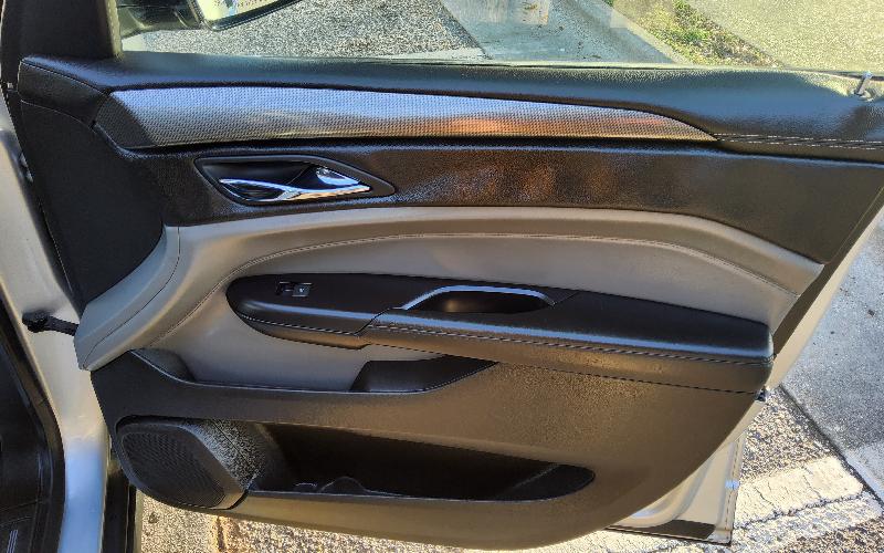 Cadillac SRX Base 2010