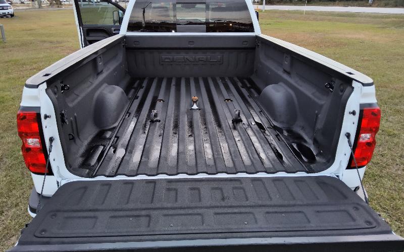 GMC Sierra 3500HD Denali Crew Cab 4WD 2017