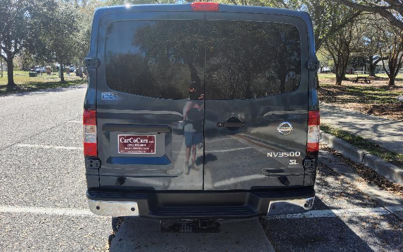 Nissan NV Passenger 3500 SL V8 2021