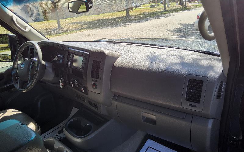 Nissan NV Passenger 3500 SL V8 2021