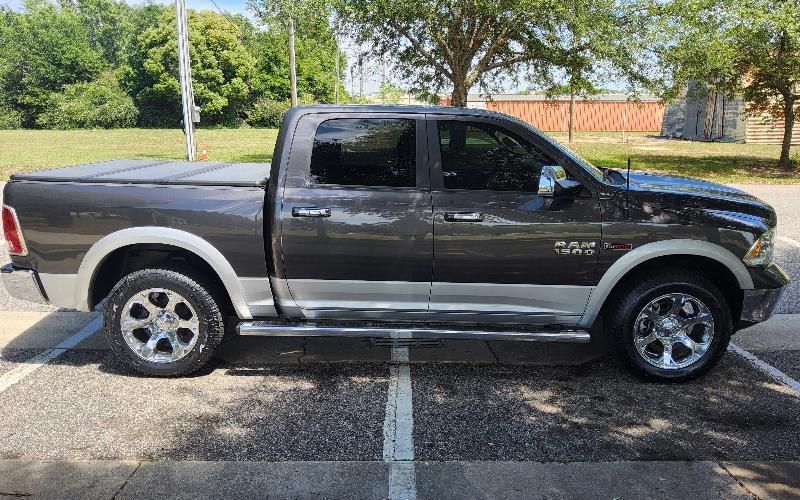 RAM 1500 Laramie Crew Cab SWB 4WD 2015