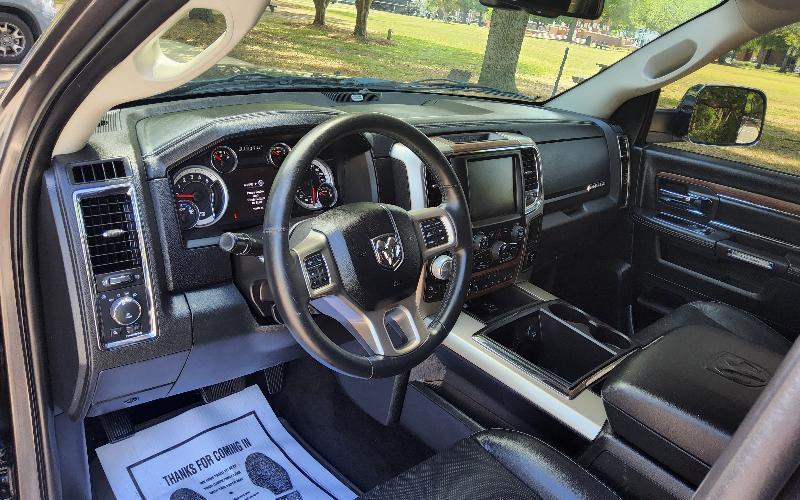 RAM 1500 Laramie Crew Cab SWB 4WD 2015