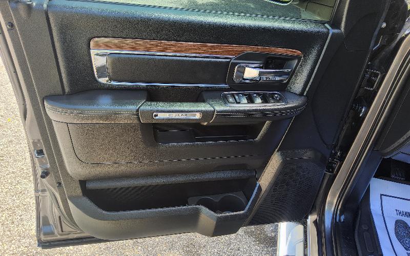 RAM 1500 Laramie Crew Cab SWB 4WD 2015