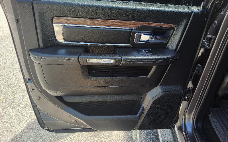 RAM 1500 Laramie Crew Cab SWB 4WD 2015