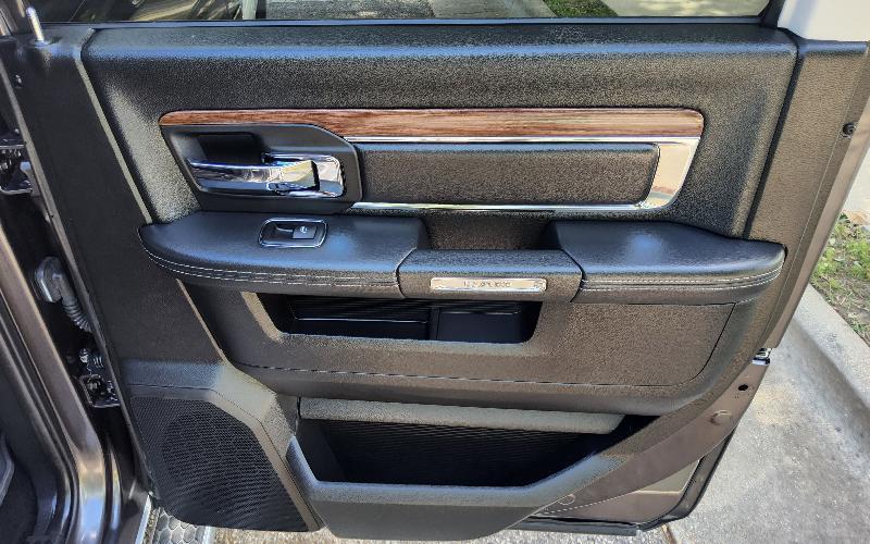 RAM 1500 Laramie Crew Cab SWB 4WD 2015