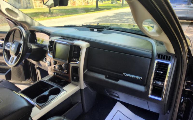 RAM 1500 Laramie Crew Cab SWB 4WD 2015