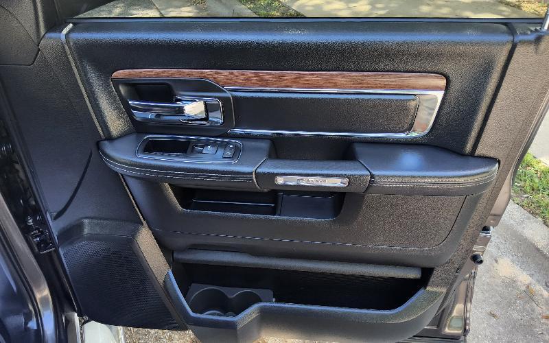 RAM 1500 Laramie Crew Cab SWB 4WD 2015