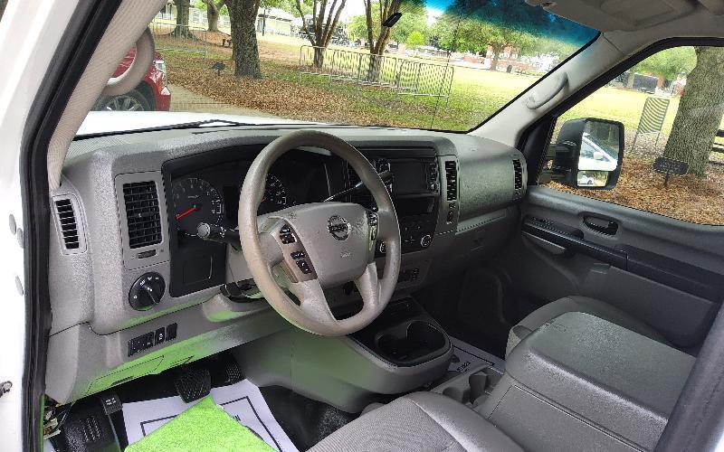 Nissan NV Cargo 2500 HD S V8 High Roof 2017