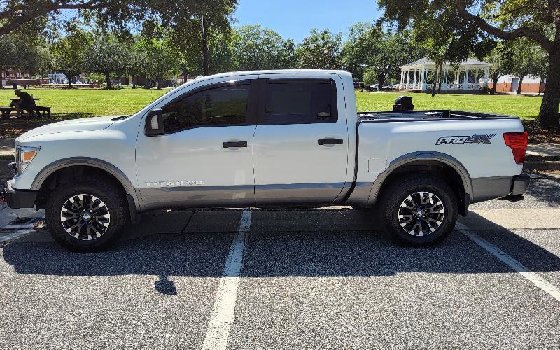Nissan Titan SV Crew Cab 4WD 2019