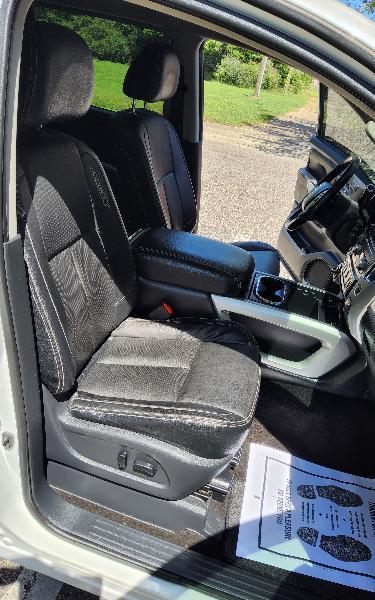 Nissan Titan SV Crew Cab 4WD 2019