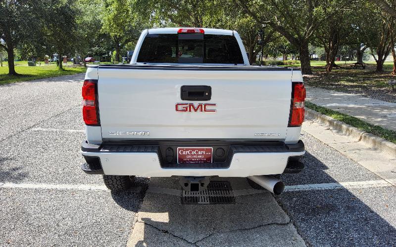 GMC Sierra 2500HD Denali Crew Cab 4WD 2017