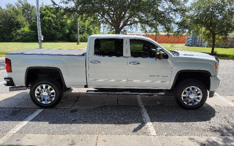 GMC Sierra 2500HD Denali Crew Cab 4WD 2017
