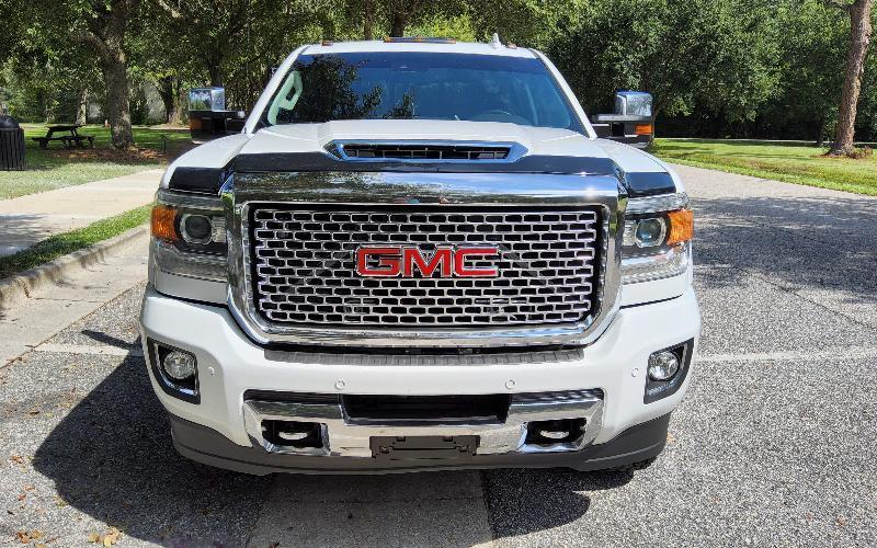 GMC Sierra 2500HD Denali Crew Cab 4WD 2017