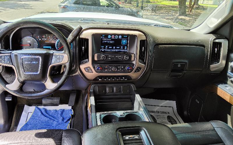 GMC Sierra 2500HD Denali Crew Cab 4WD 2017