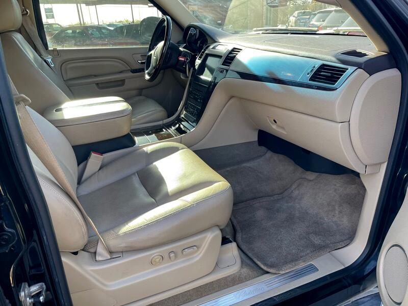 Cadillac Escalade ESV AWD Luxury 2011