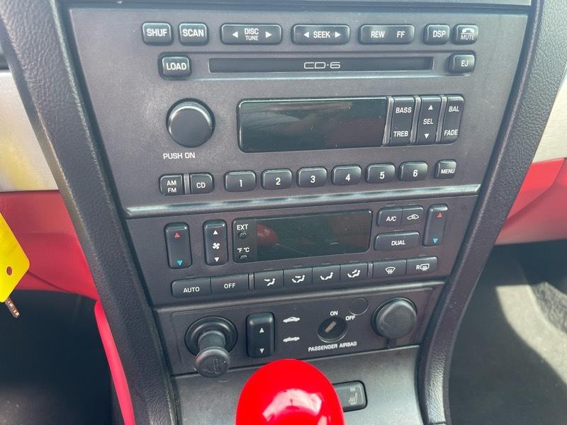 Ford Thunderbird Deluxe 2003