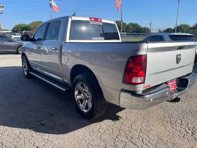 RAM 1500 4WD Crew Cab 140.5" SLT 2017