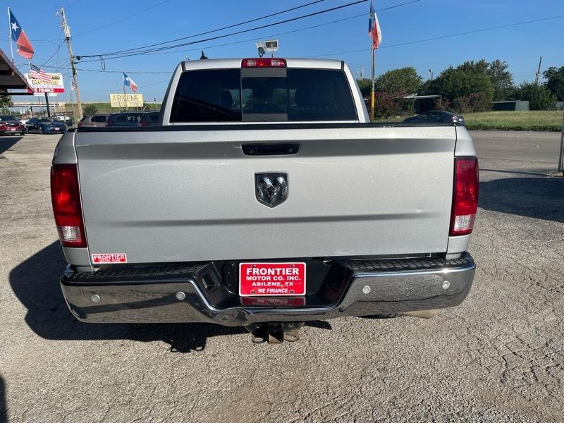 RAM 1500 4WD Crew Cab 140.5" SLT 2017