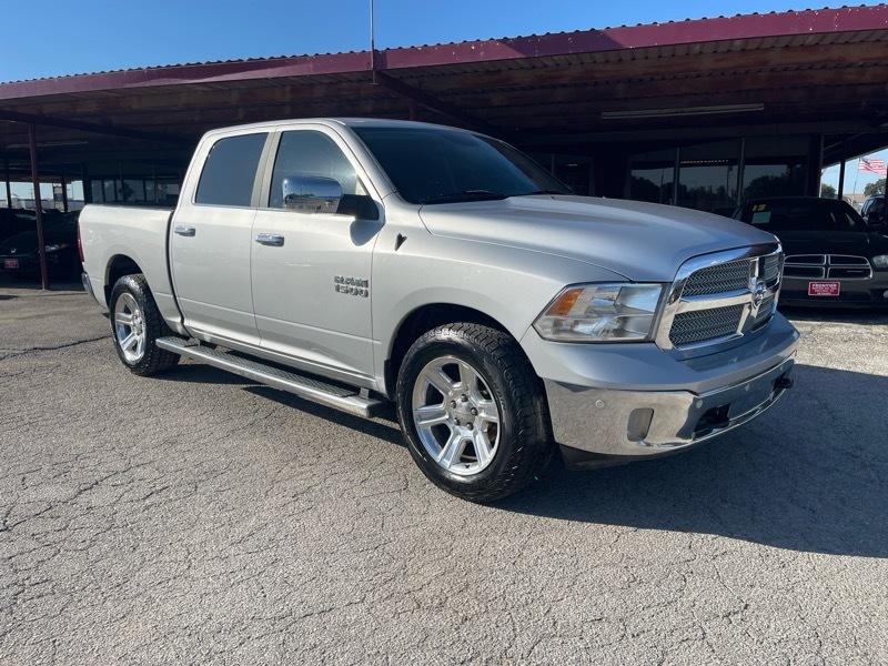 RAM 1500 4WD Crew Cab 140.5" SLT 2017