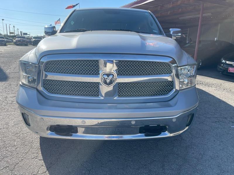 RAM 1500 4WD Crew Cab 140.5" SLT 2017