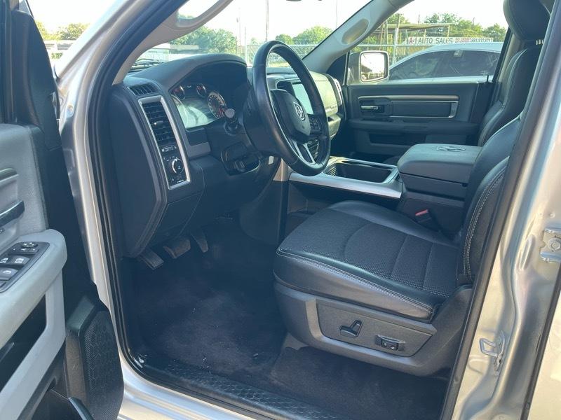 RAM 1500 4WD Crew Cab 140.5" SLT 2017