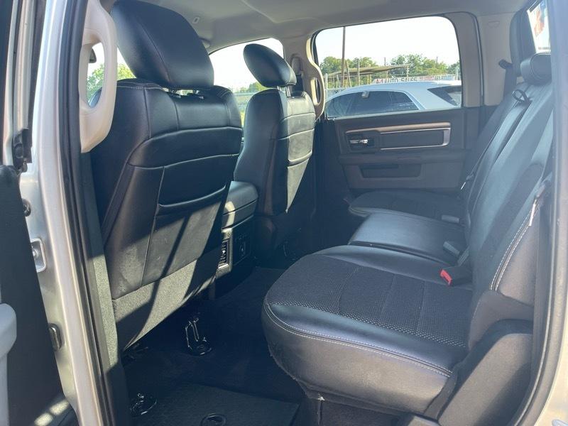 RAM 1500 4WD Crew Cab 140.5" SLT 2017