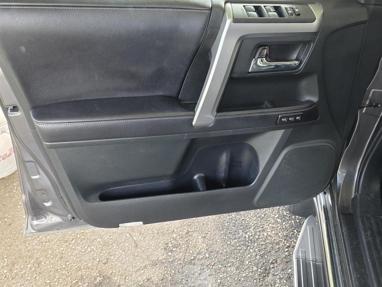 Toyota 4Runner SR5 2WD 2016