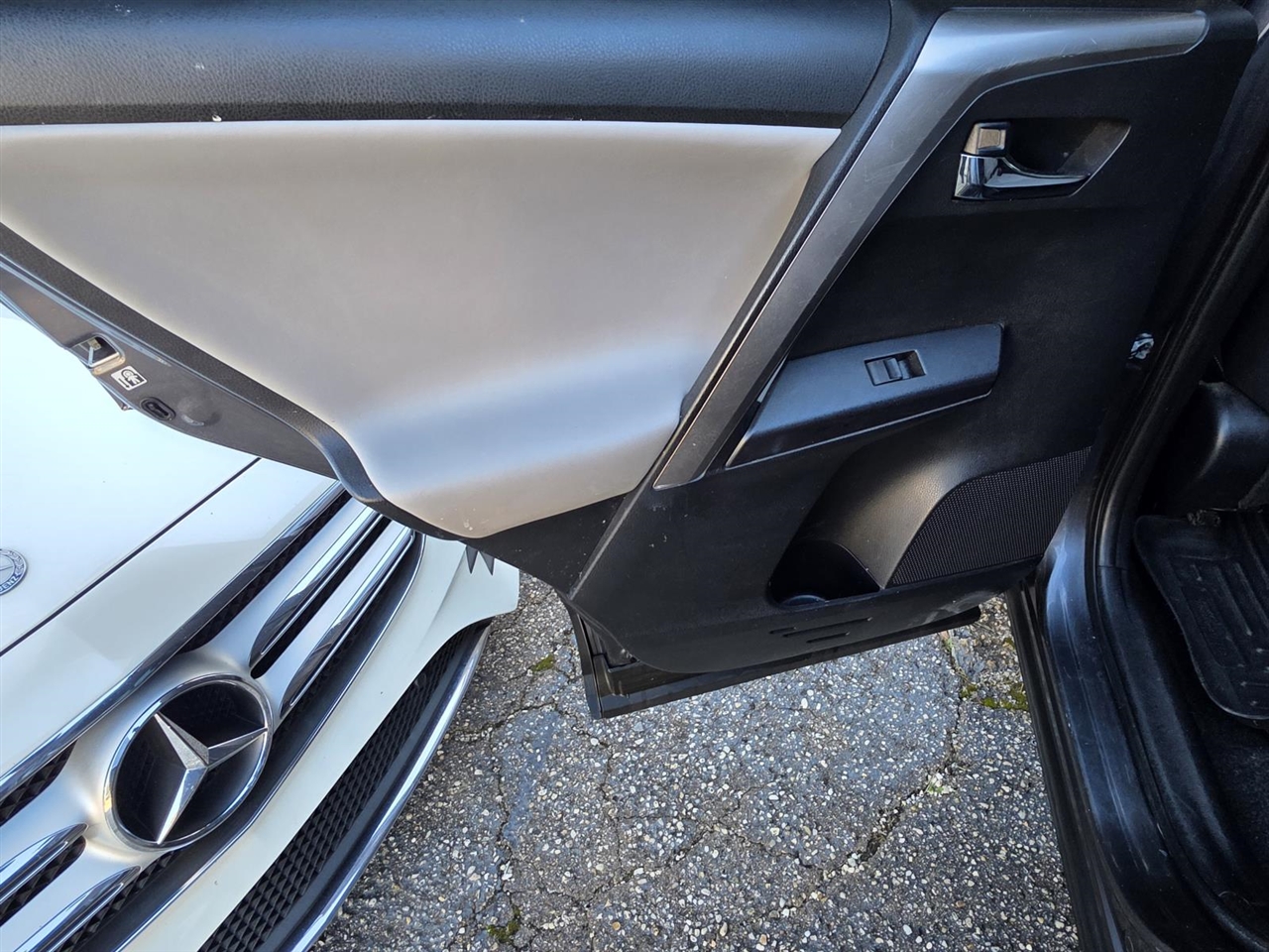 Toyota RAV4 XLE FWD 2018