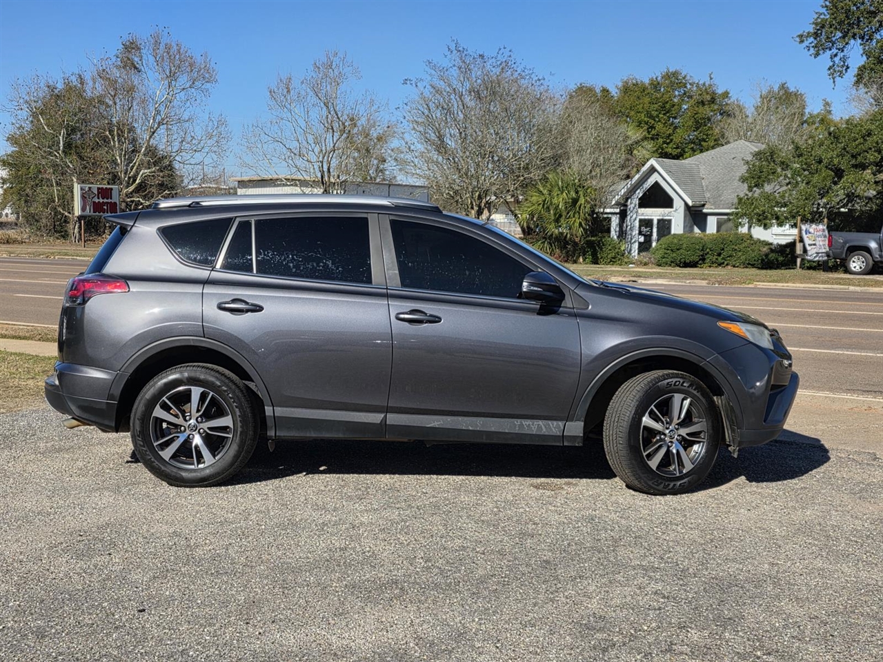 Toyota RAV4 XLE FWD 2018