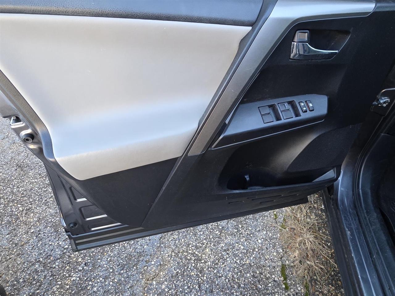 Toyota RAV4 XLE FWD 2018