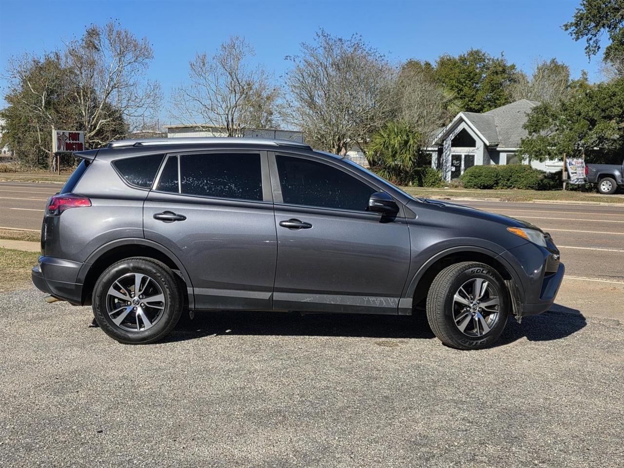 Toyota RAV4 XLE FWD 2018