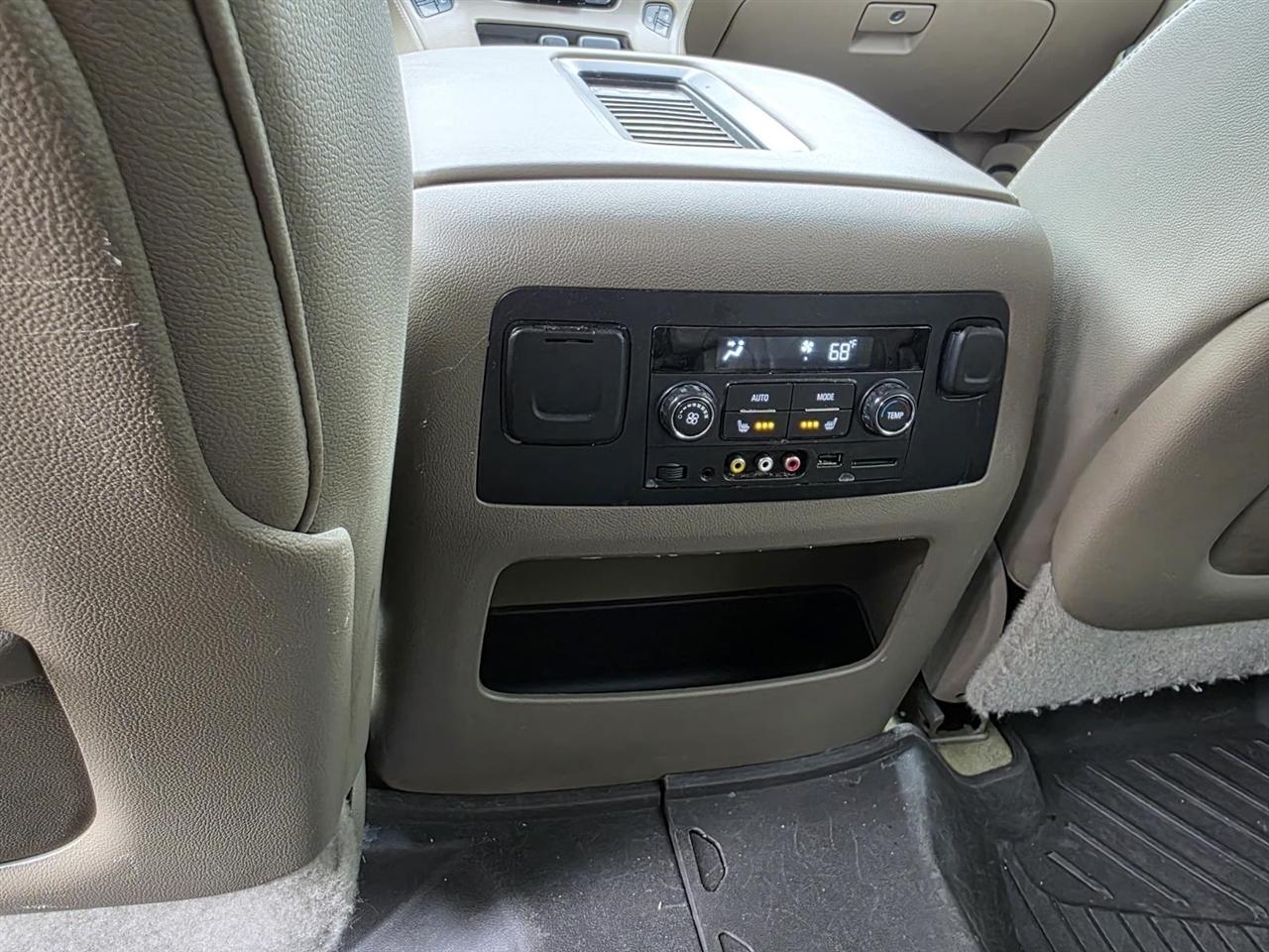 GMC Yukon XL SLT 2WD 2016