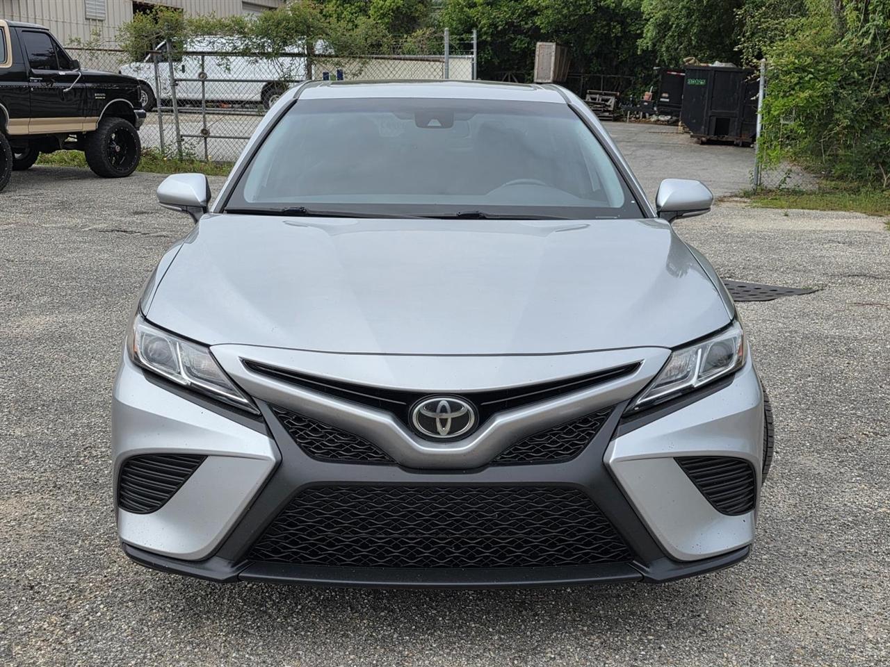 Toyota Camry SE 2019