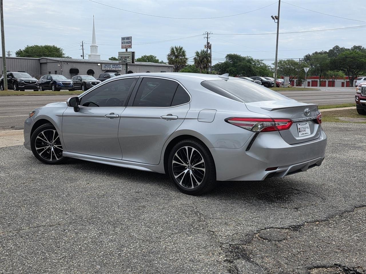Toyota Camry SE 2019
