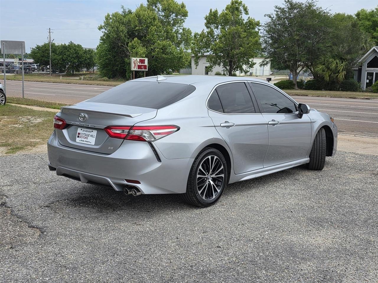 Toyota Camry SE 2019