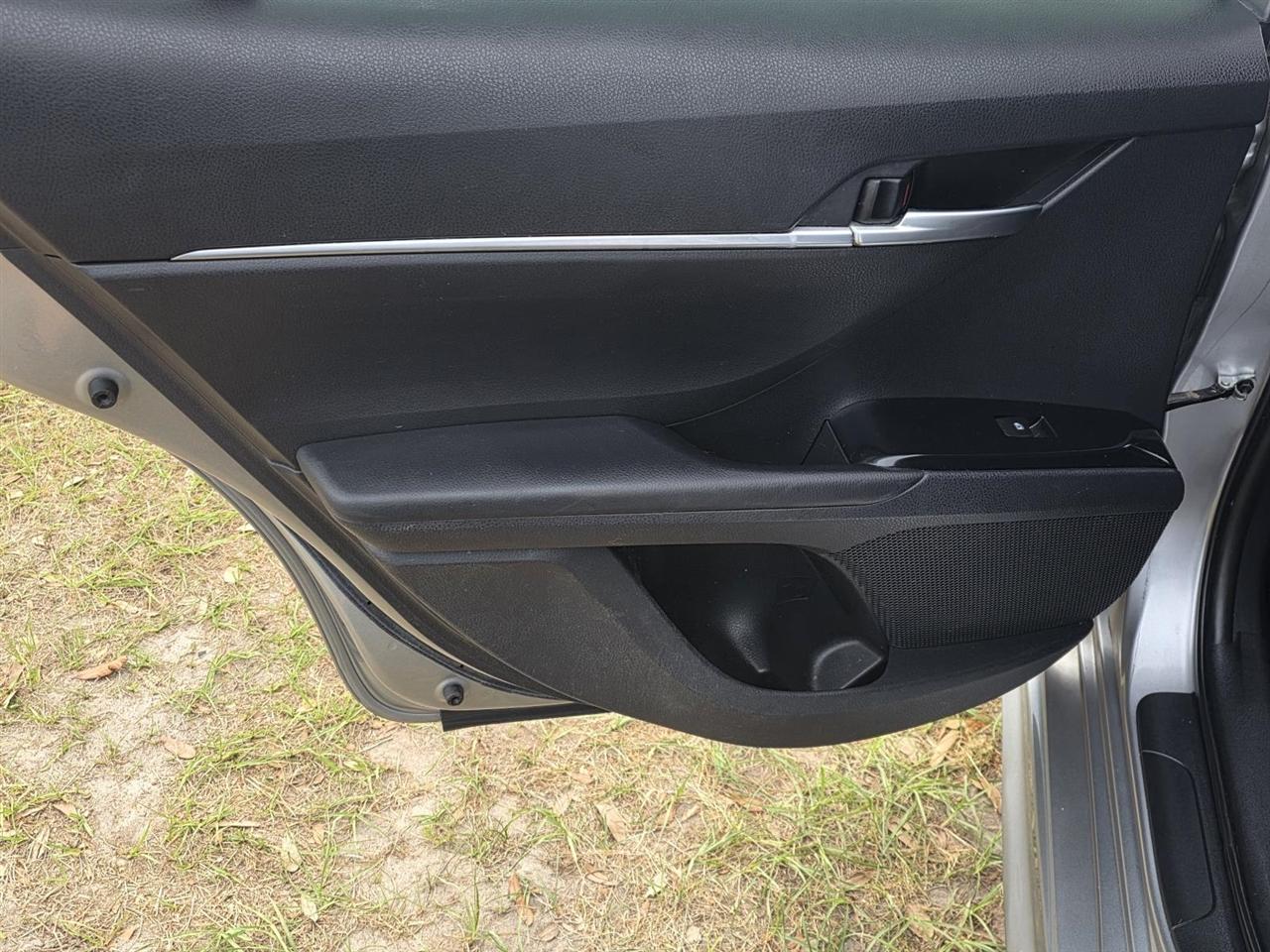 Toyota Camry SE 2019