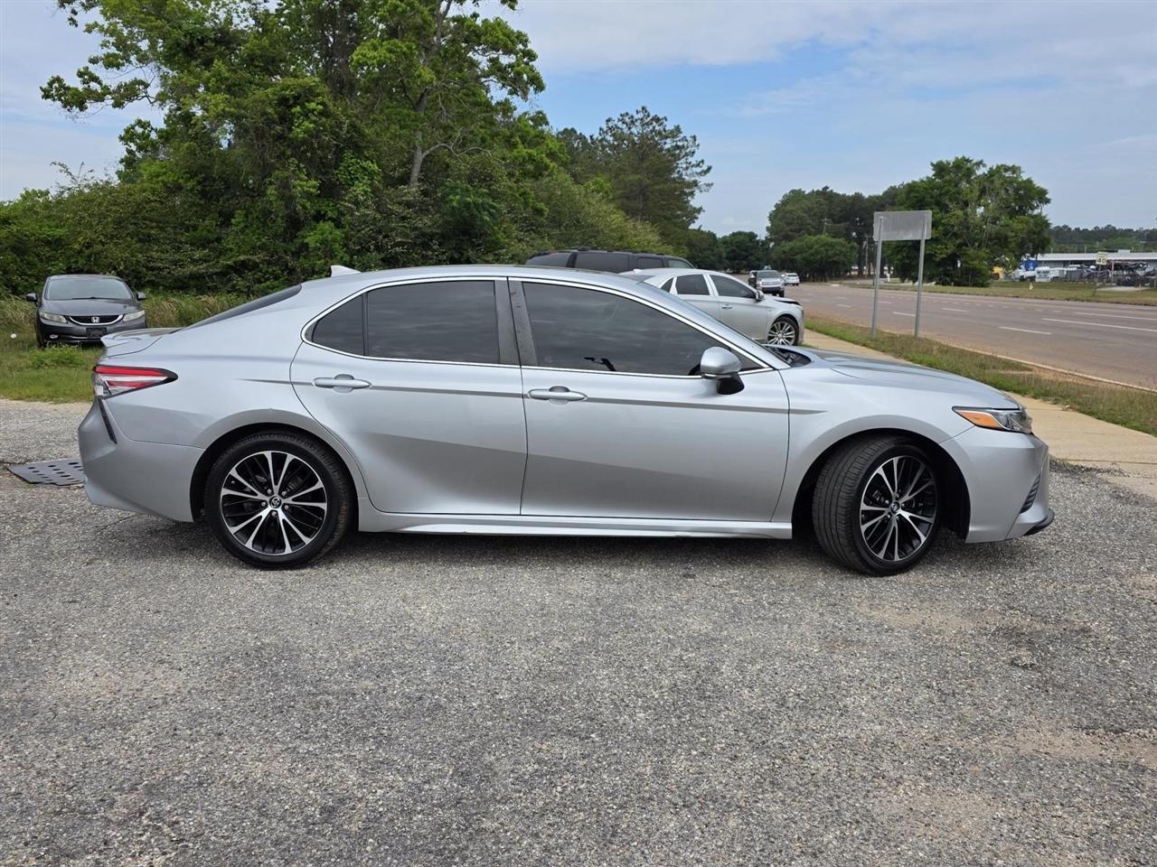 Toyota Camry SE 2019