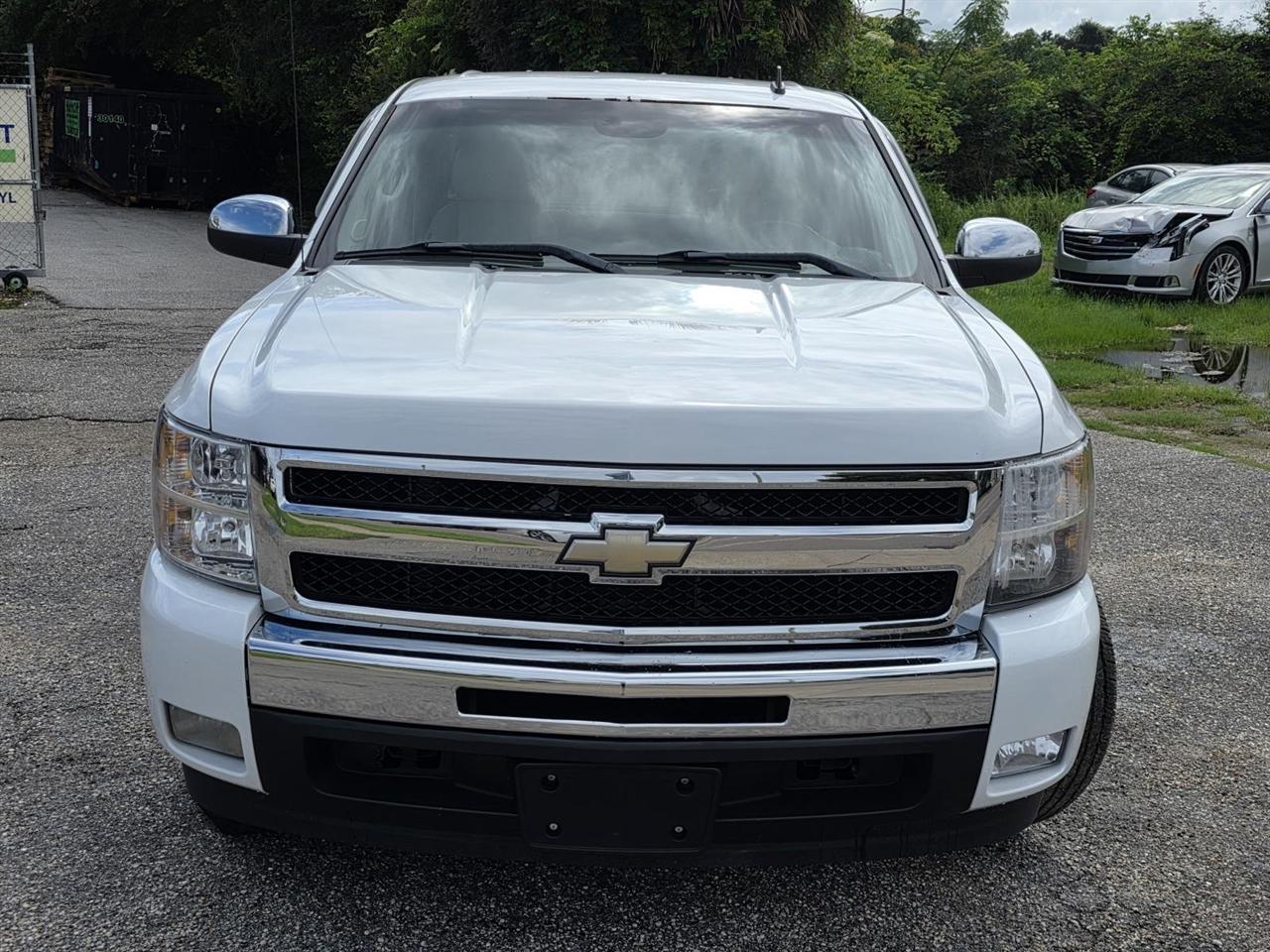 Chevrolet Silverado 1500 LT Crew Cab 2WD 2011