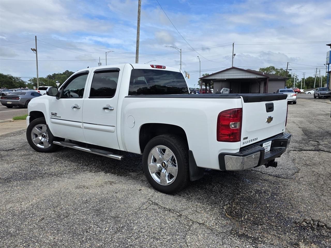 Chevrolet Silverado 1500 LT Crew Cab 2WD 2011