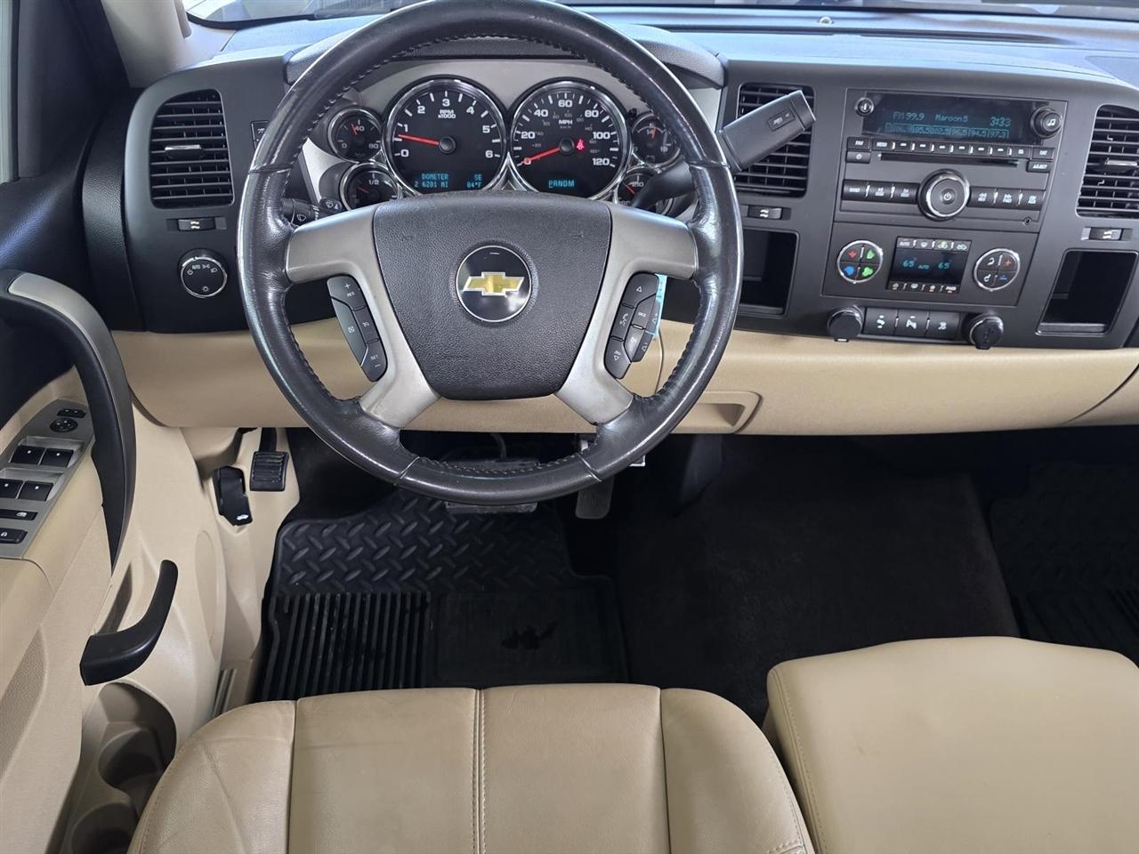 Chevrolet Silverado 1500 LT Crew Cab 2WD 2011