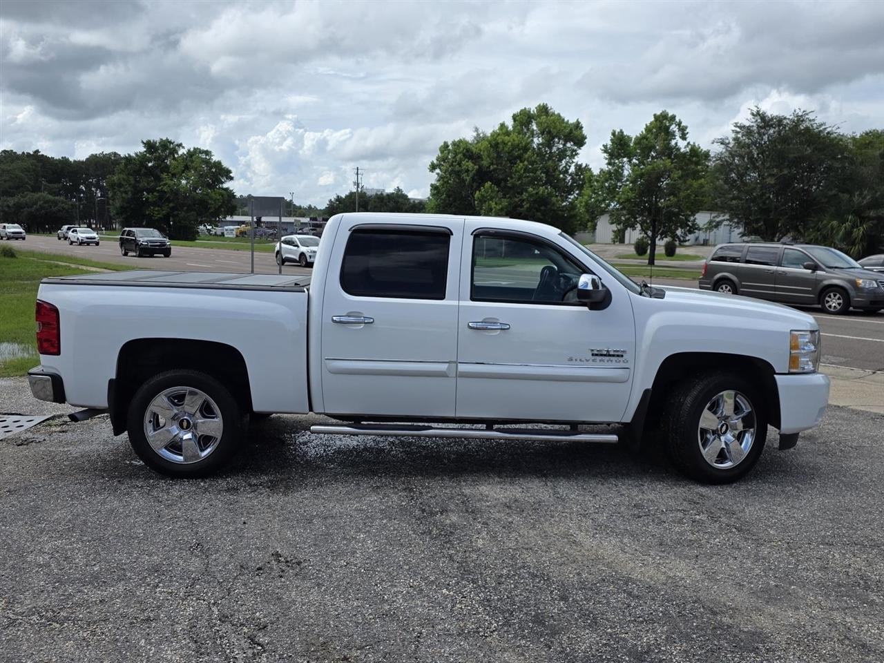 Chevrolet Silverado 1500 LT Crew Cab 2WD 2011