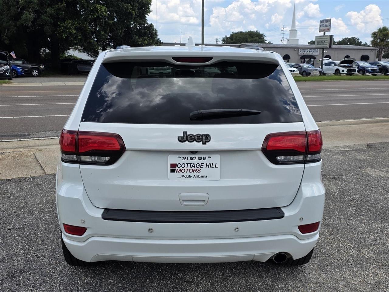 Jeep Grand Cherokee Laredo X 2WD 2021