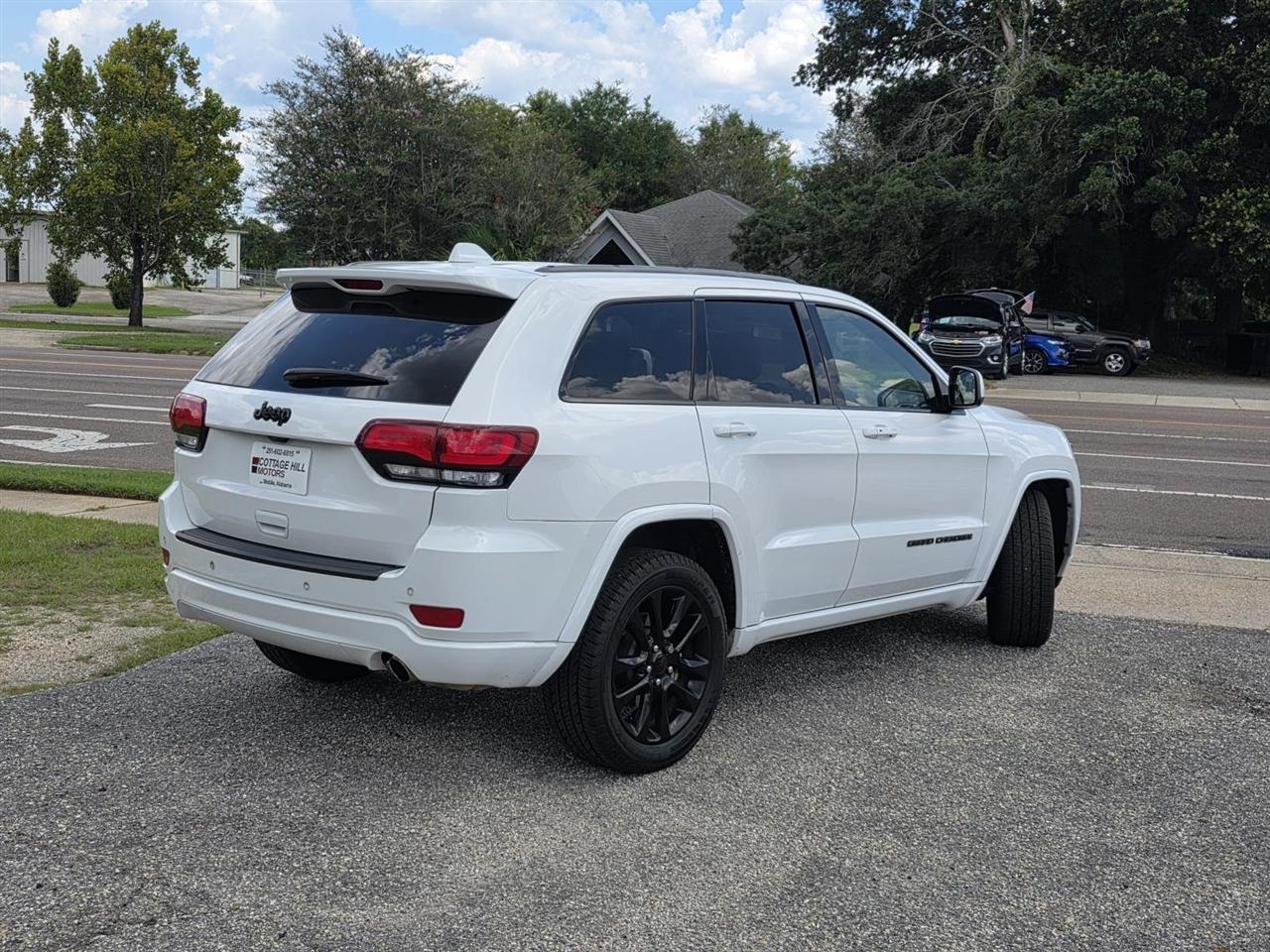 Jeep Grand Cherokee Laredo X 2WD 2021