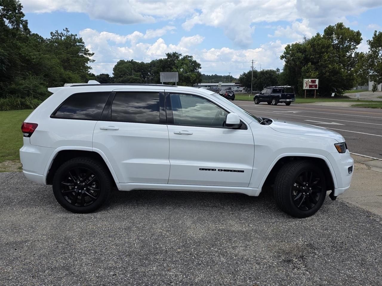 Jeep Grand Cherokee Laredo X 2WD 2021