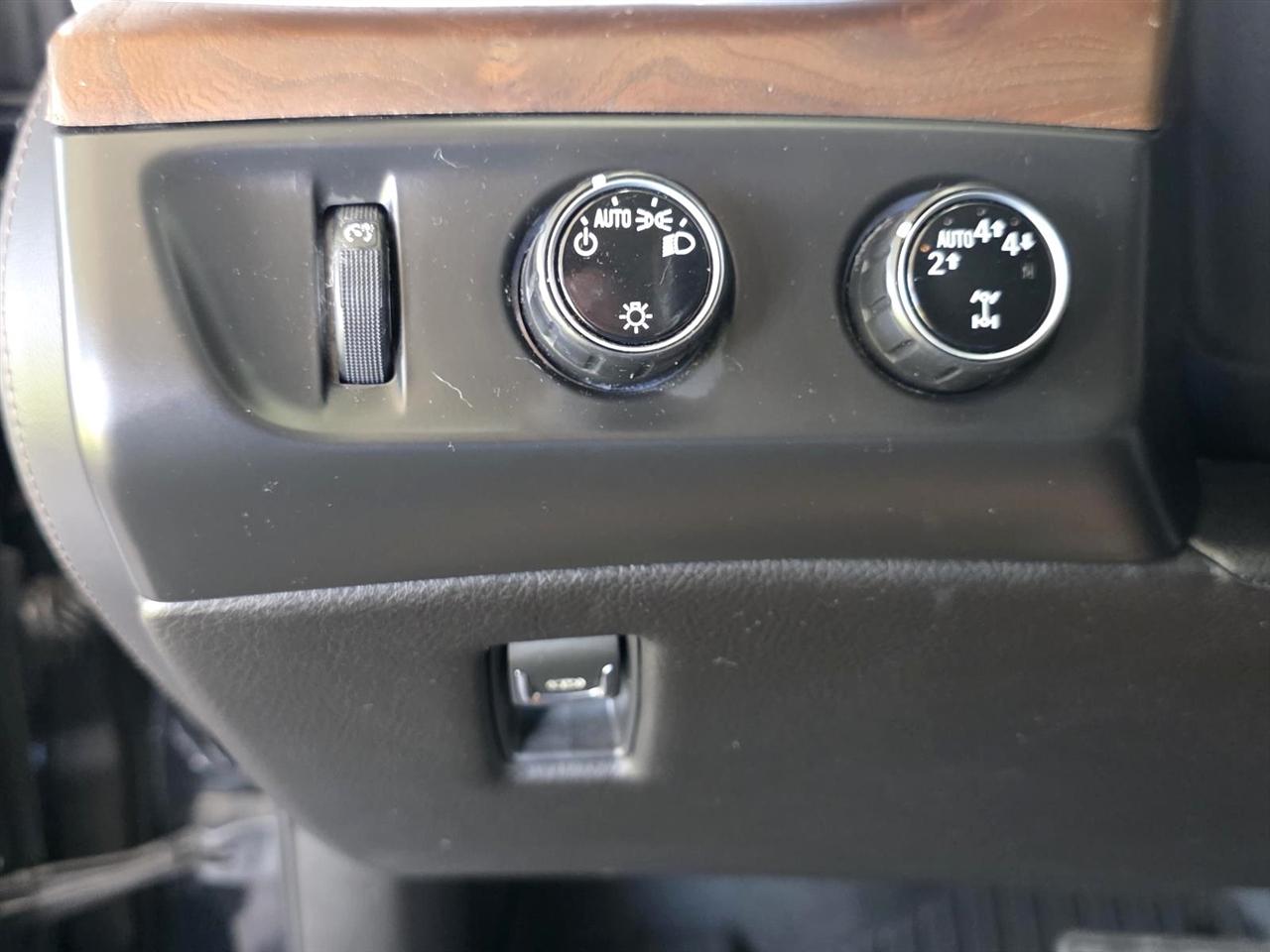 Cadillac Escalade Premium 4WD 2018
