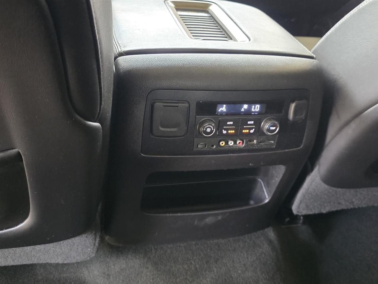 GMC Yukon Denali 4WD 2016