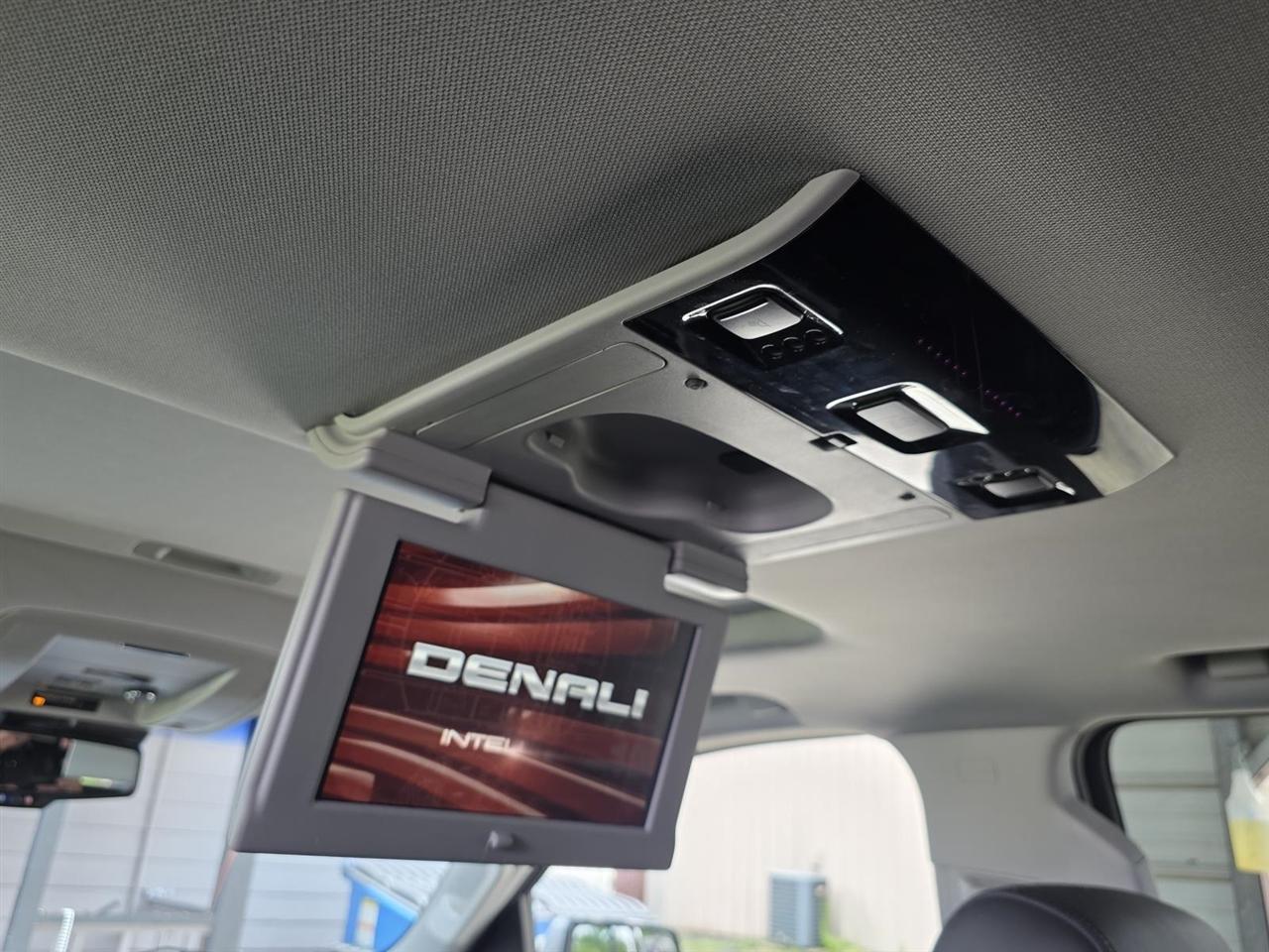 GMC Yukon Denali 4WD 2016