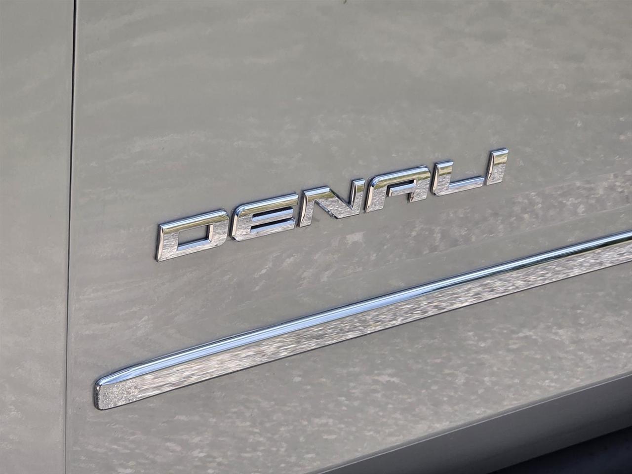 GMC Yukon Denali 4WD 2016