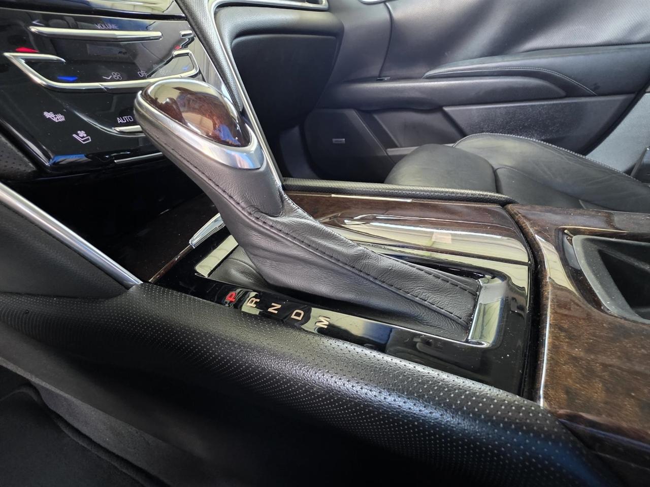 Cadillac XTS Premium 2013